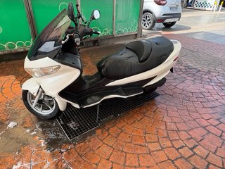 Suzuki Burgman 200 uh 2010 Blanca Itv 2027