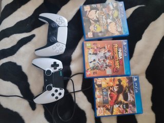 PS5 slim avec 2 manettes
