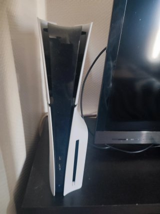 PS5 slim avec 2 manettes