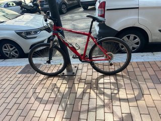 Bicicleta de montaña roja