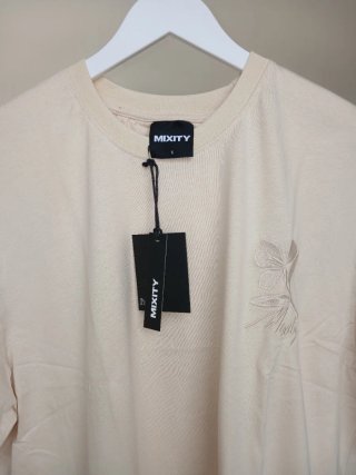 Camiseta Beige con Estampado Floral