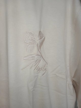 Camiseta Beige con Estampado Floral