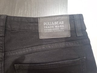 Pantalón corto vaquero negro roto