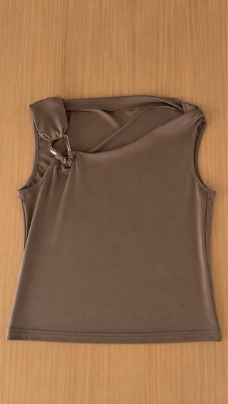 Blusa Shein con detalle metálico