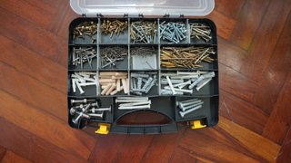 Caja de tornillos y tacos