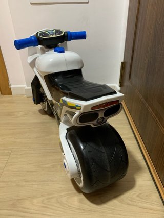 Moto correpasillos Molto Cross policía niños
