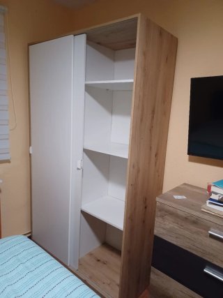 Armario puertas correderas madera y puertas blanca