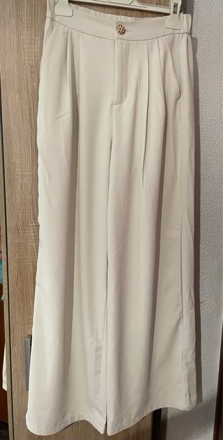 Conjunto beige blazer y pantalón