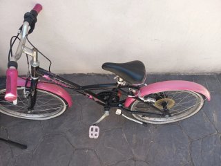 Bicicleta infantil rosa y negra