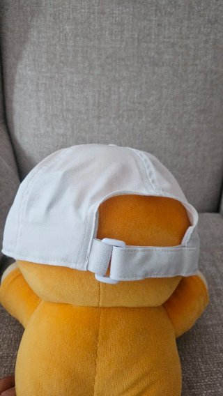 Gorra blanca Asics