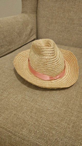 Gorro de paja para niña