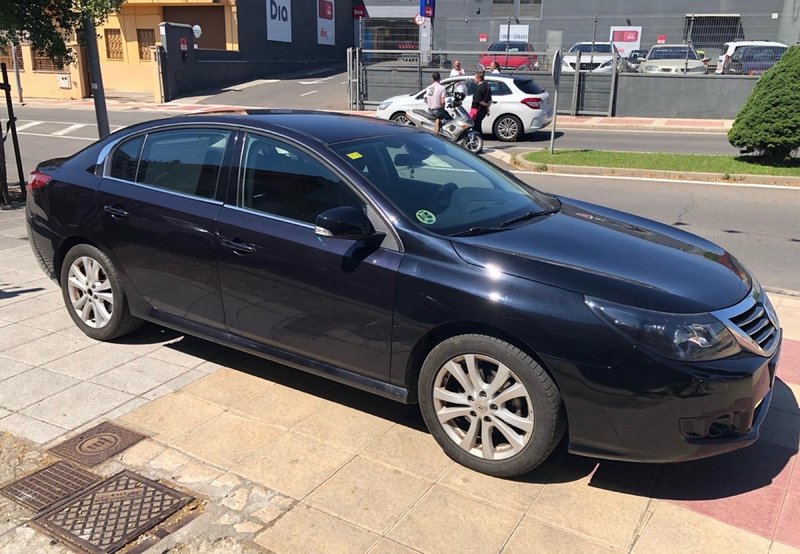Renault Latitude 2012 - foto 1