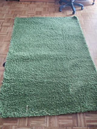 Alfombra verde de poliéster