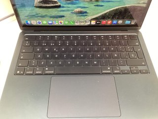 portatil apple apple macbook air 13 m5 10-core (a3449)