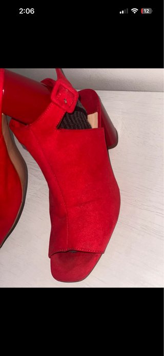 Zapatos de tacón rojos