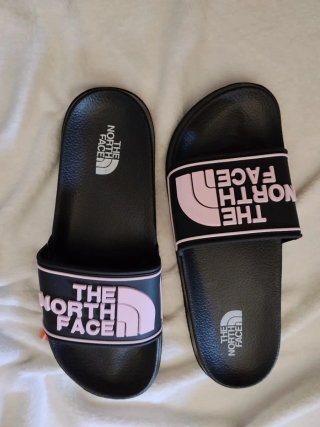 Chanclas Negras, Blancas y rosa