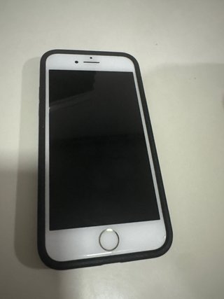 Telefoni mobili Redmi e iPhone 7