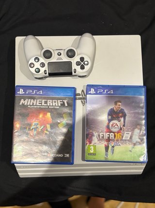 Consola PS4 Pro Blanca + 4Juegos + 1 mandl