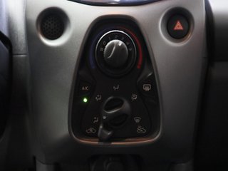 Toyota Aygo 1.0 70 x-play 53 kW (72 CV)