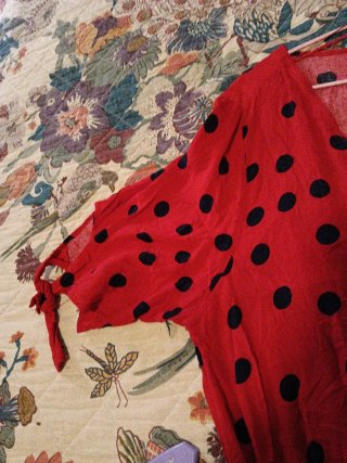 Vestido corto rojo lunares