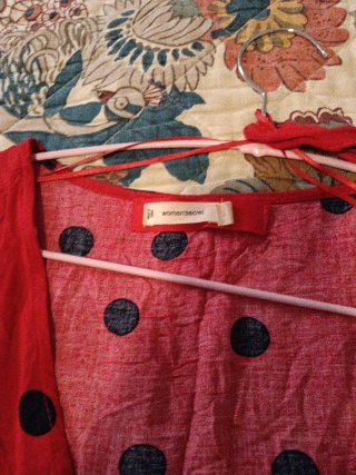 Vestido corto rojo lunares