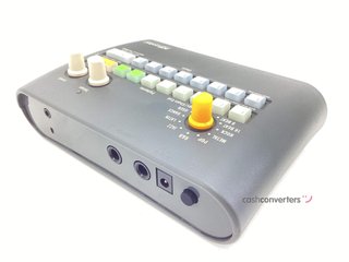 otro equpamiento dj korg kr mini