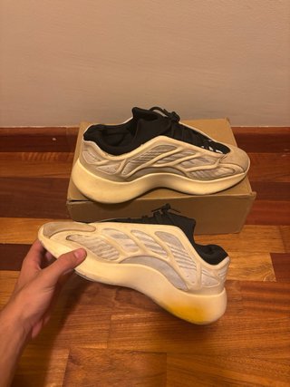 Adidas Yeezy Boost 700 V3