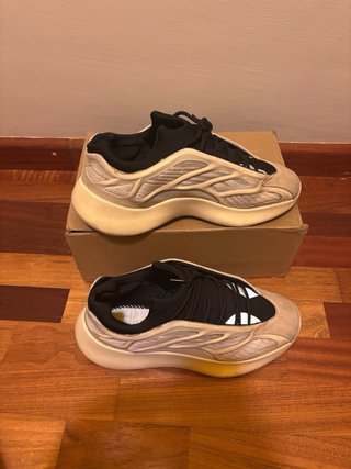 Adidas Yeezy Boost 700 V3
