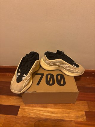 Adidas Yeezy Boost 700 V3