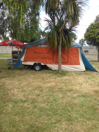 Carro tienda en perfecto estado