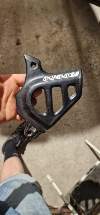 Cubre piñón motor AM6
