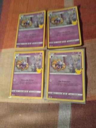 4 Cartas Pokémon Holo Cosmoem