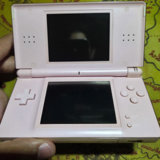 Nintendo DS Lite Rosa + Caricabatterie