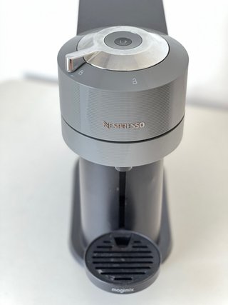 Cafetera Nespresso Vertuo Next Gris
