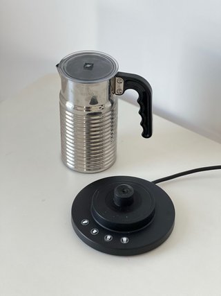 Cafetera Nespresso Vertuo Next Gris
