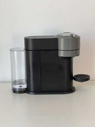 Cafetera Nespresso Vertuo Next Gris