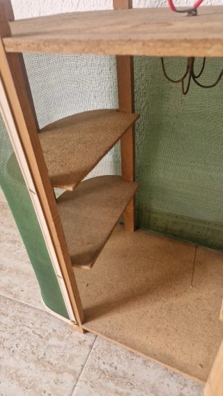 Fresquera o despensa de madera y malla vintage