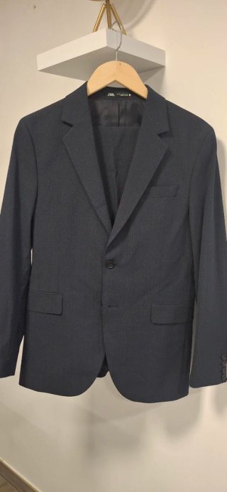 Traje ZARA sin usar