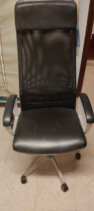 Sillón de oficina negro