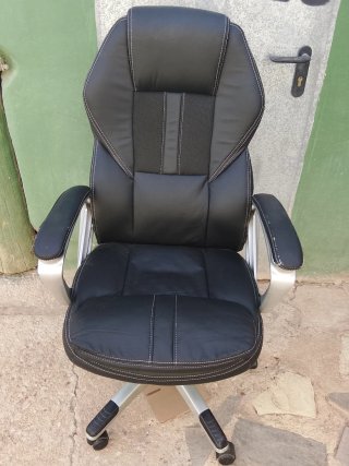 Silla de oficina ergonómica negra 60€