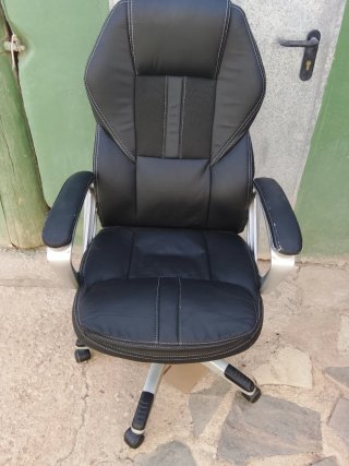 Silla de oficina ergonómica negra 60€