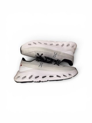 Zapatillas On Cloud grises y blancas