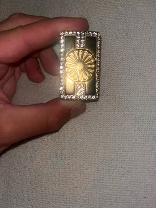 Anillo bañado en oro con bandera gitana