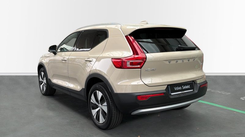 Volvo XC40 2025, foto 2