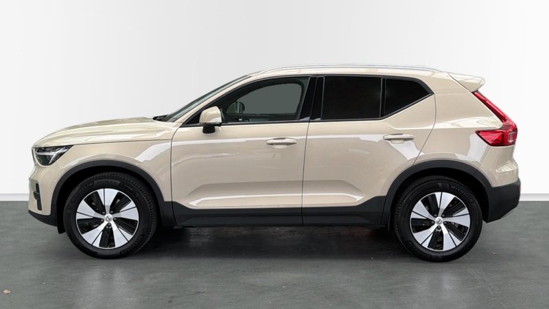 Volvo XC40 2025, foto 3