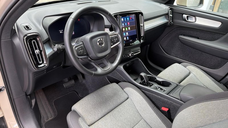 Volvo XC40 2025, foto 5
