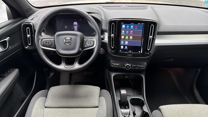 Volvo XC40 2025, foto 6