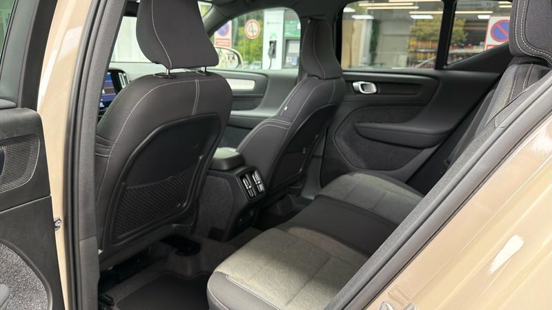 Volvo XC40 2025, foto 7