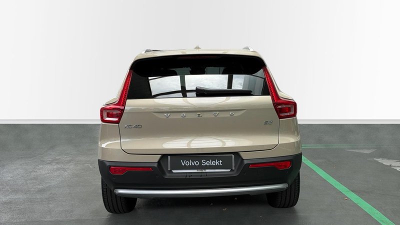 Volvo XC40 2025, foto 8