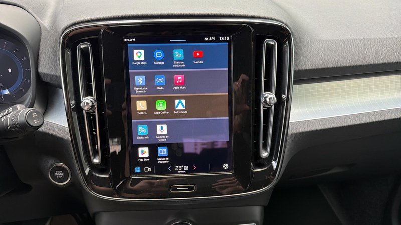 Volvo XC40 2025, foto 13
